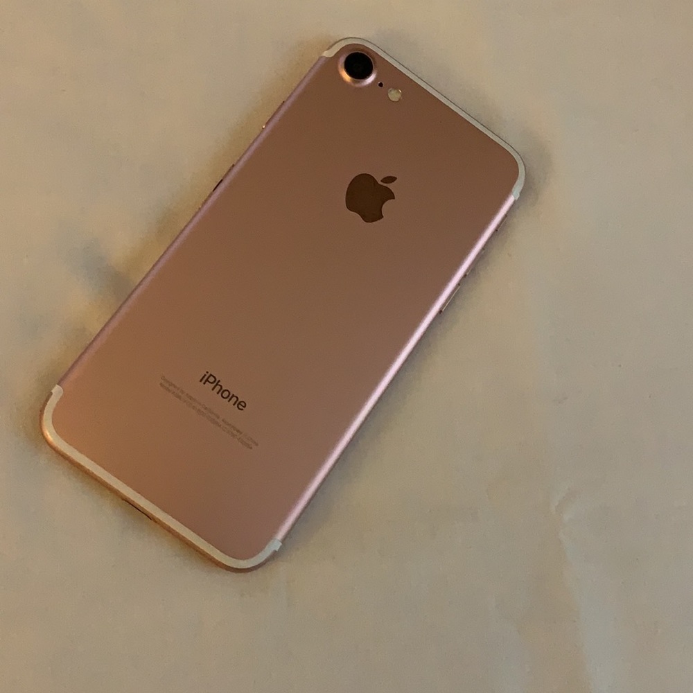 iPhone 7 - Picture 2 of 4